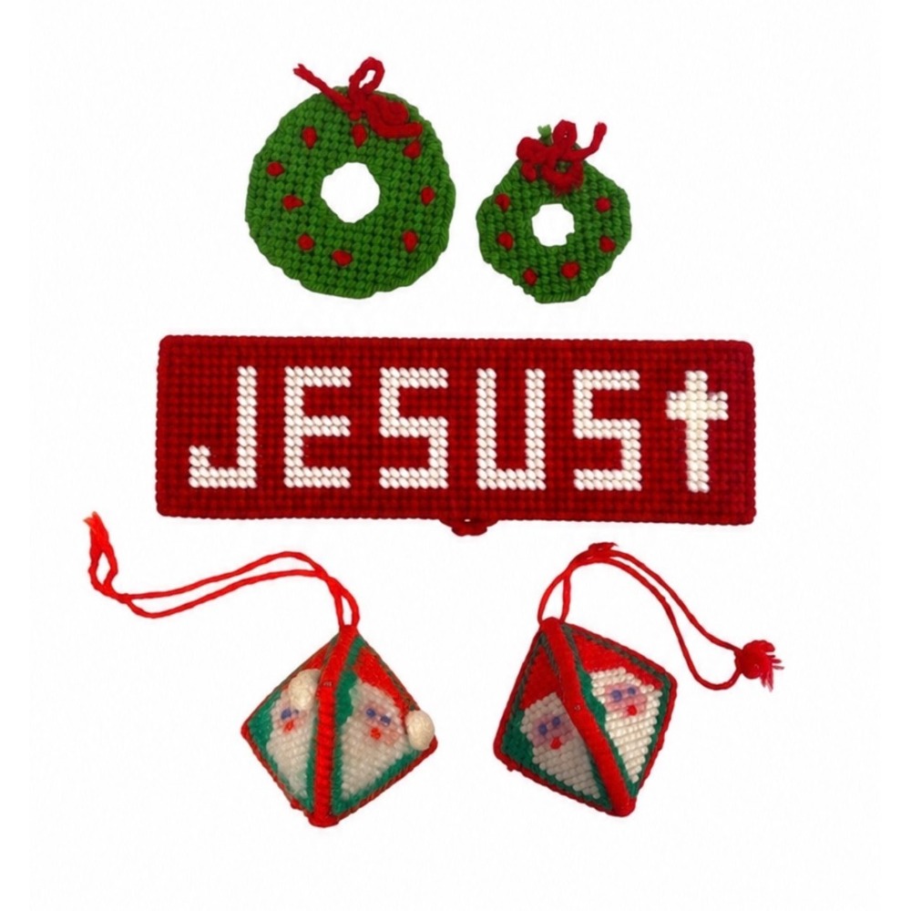 Vintage Christmas‎ Ornaments / Magnets Needlepoint Handmade Wreath Santa A14Q